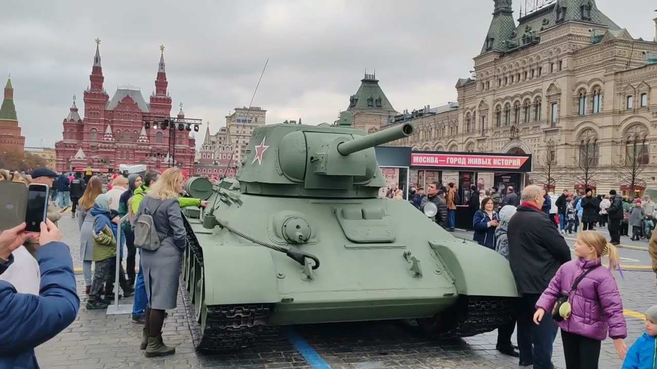 8 ноября 2025 г. Выставка военной техники на Красной площади в Москве.