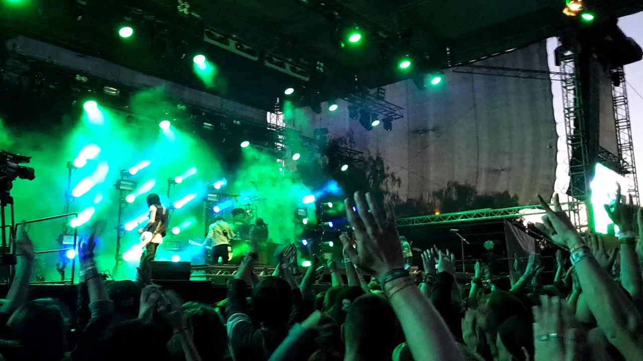 Asking Alexandria - I Wont Give In, Run Free - 4.6.2015 - Rock For People Hradec Králové