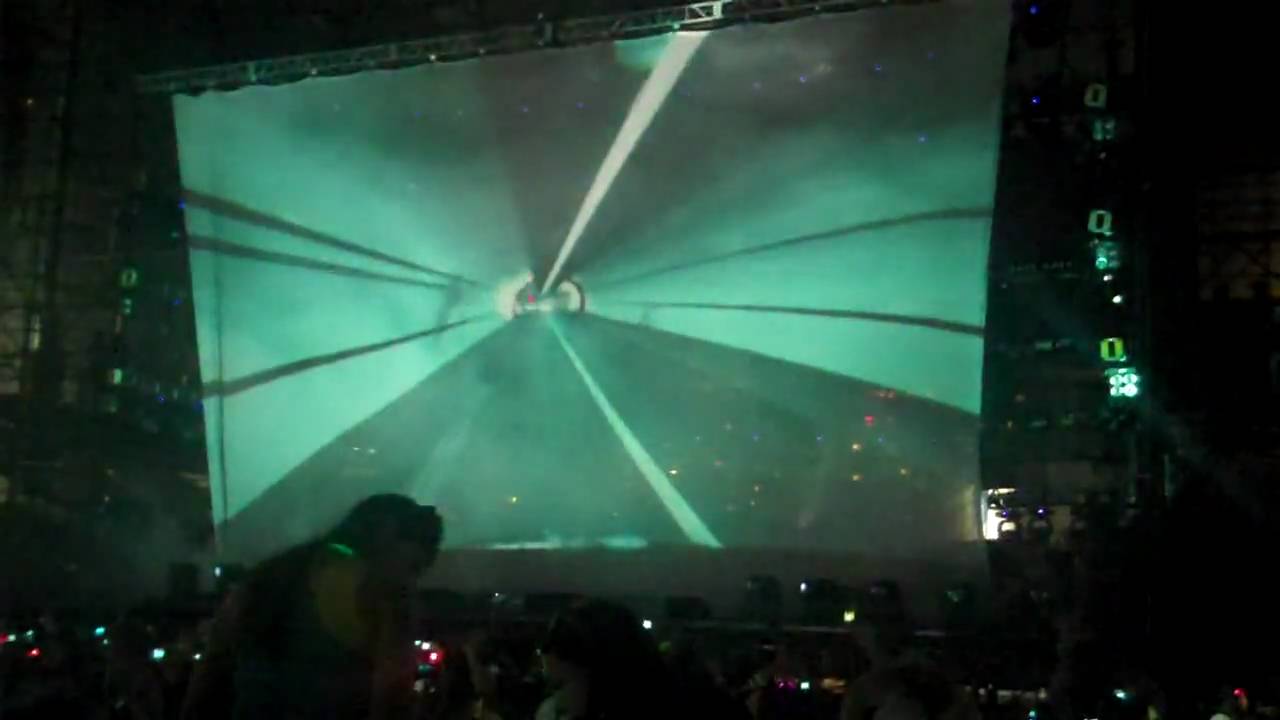 Swedish House Mafia Intro/Leave the World Behind at Ultra 12 2010