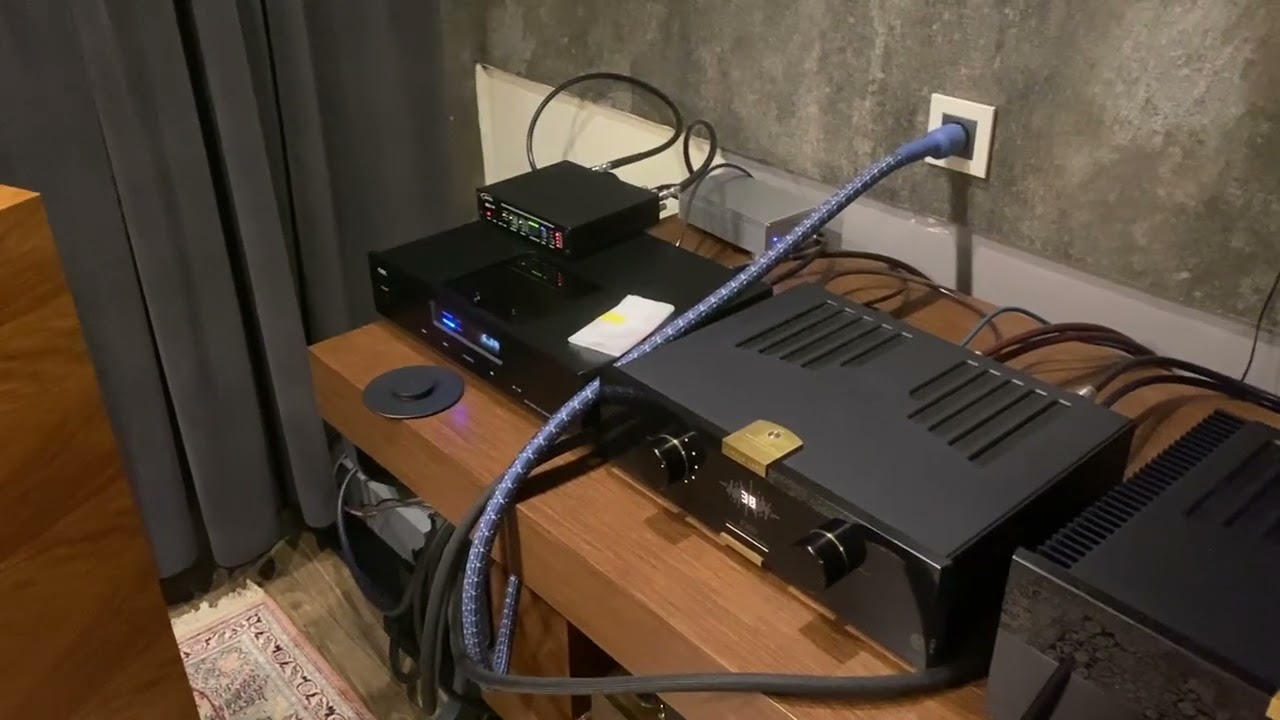 Digital vs analog playback: circle labs, acrolink, CEC TL2N, Clockwork speakers. Lenco turntable