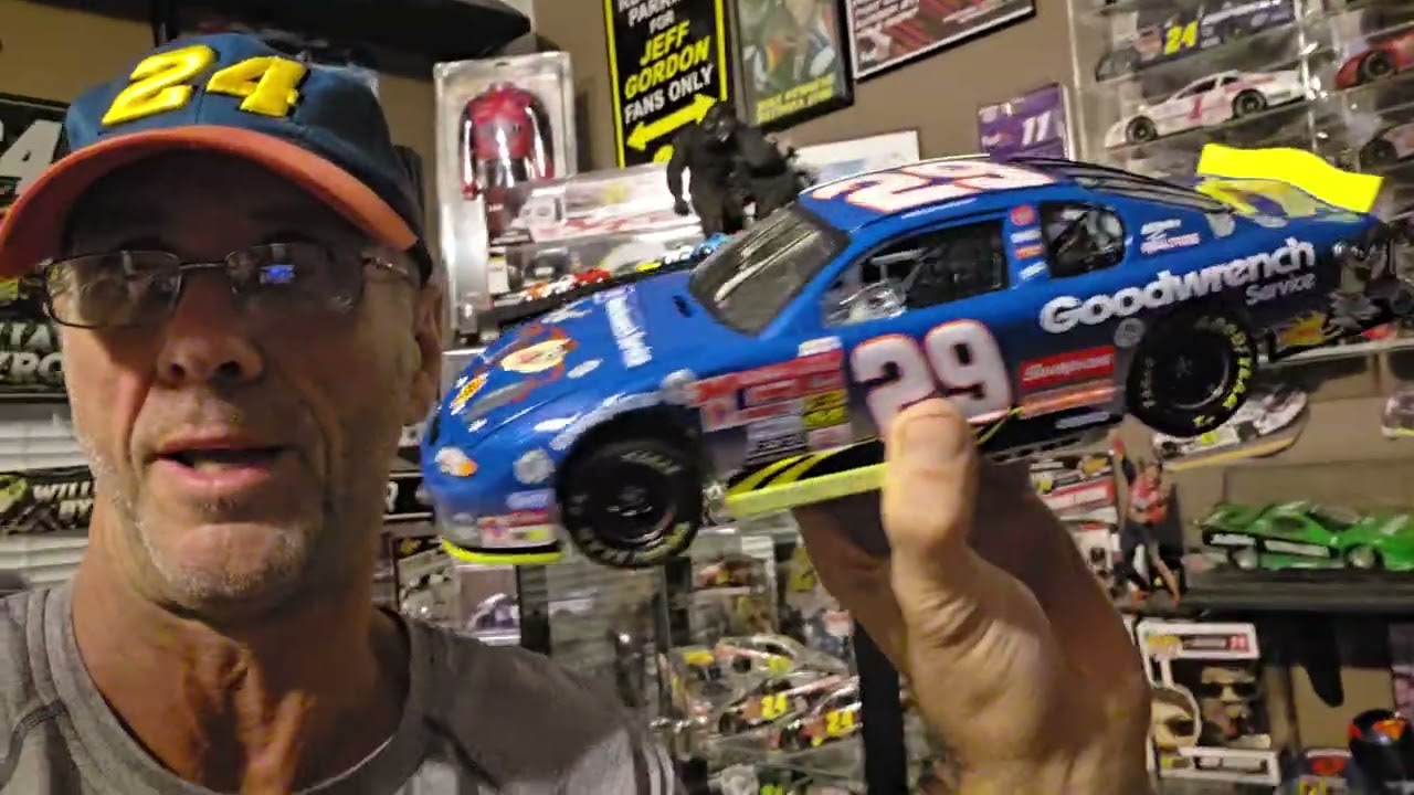 UNVEILING 2 KEVIN HARVICK 1/18 SCALE  NASCAR DIECAST, ENJOY THE VIDEO 