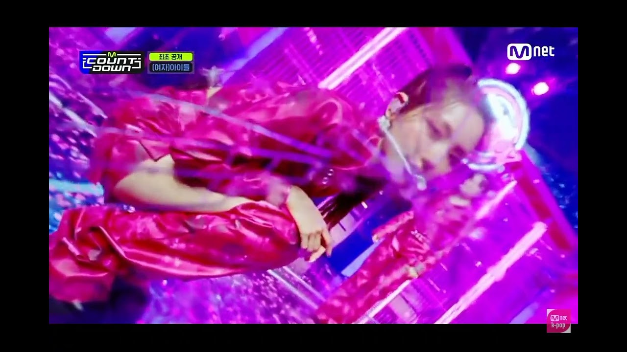 cuando soyeon rompe la cámara : no puedo con la cara de shuhua