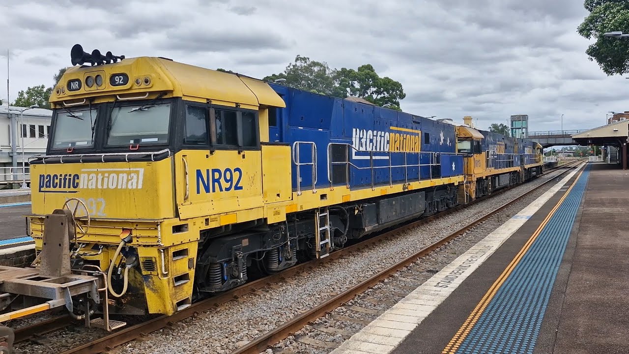 13/02/26 Pacific National Intermodal 5MB4 passing Maitland 