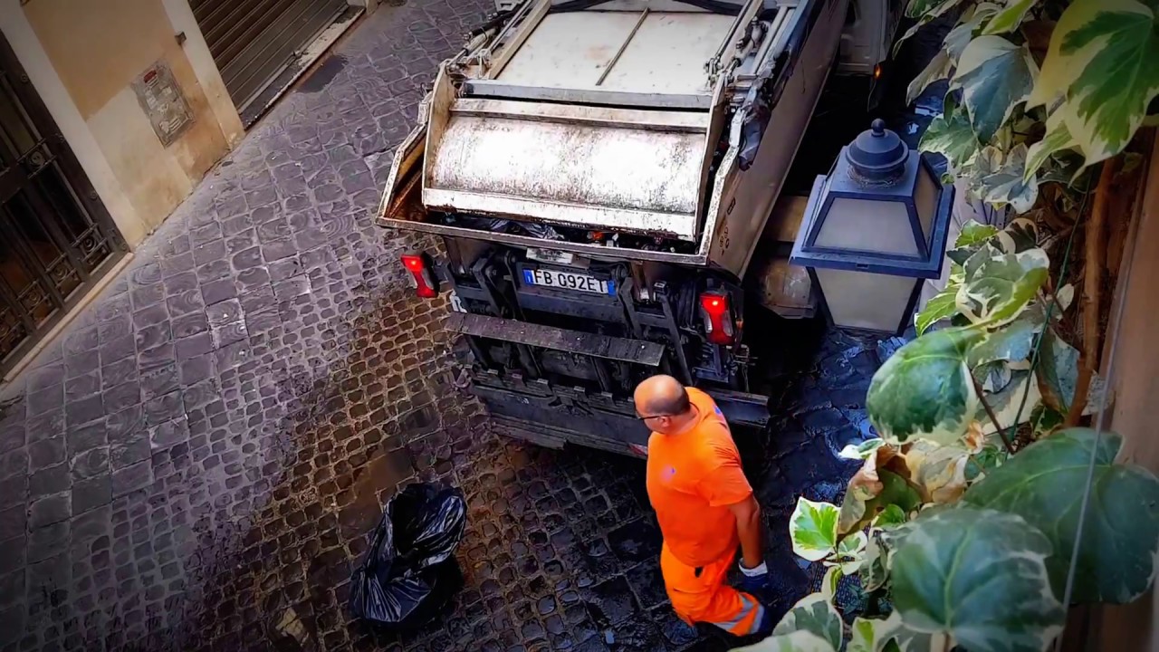 OMG Unbelievable noise at 6am in Rome - Streets of piazza spagna at 5-6am