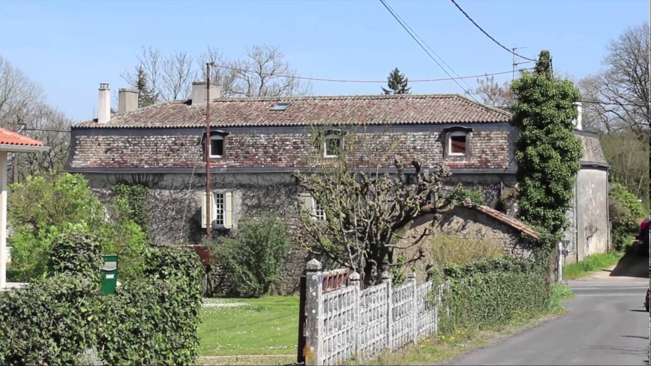 Couh&eacute;, une ville &agrave; la campagne (Poitou-Charentes - France)