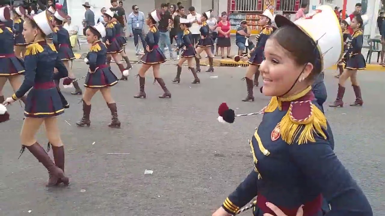 unidad educativa Olmedo desfile homenaje a Portoviejo 17 de octubre 2024