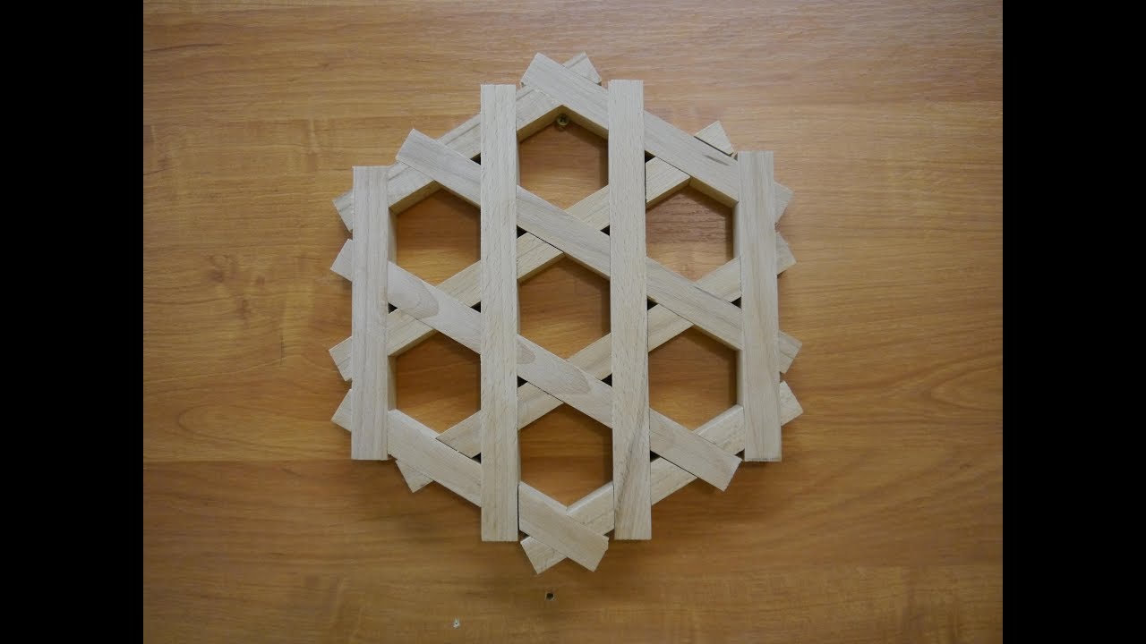 Декоративная решетка из дерева. Decorative panel.