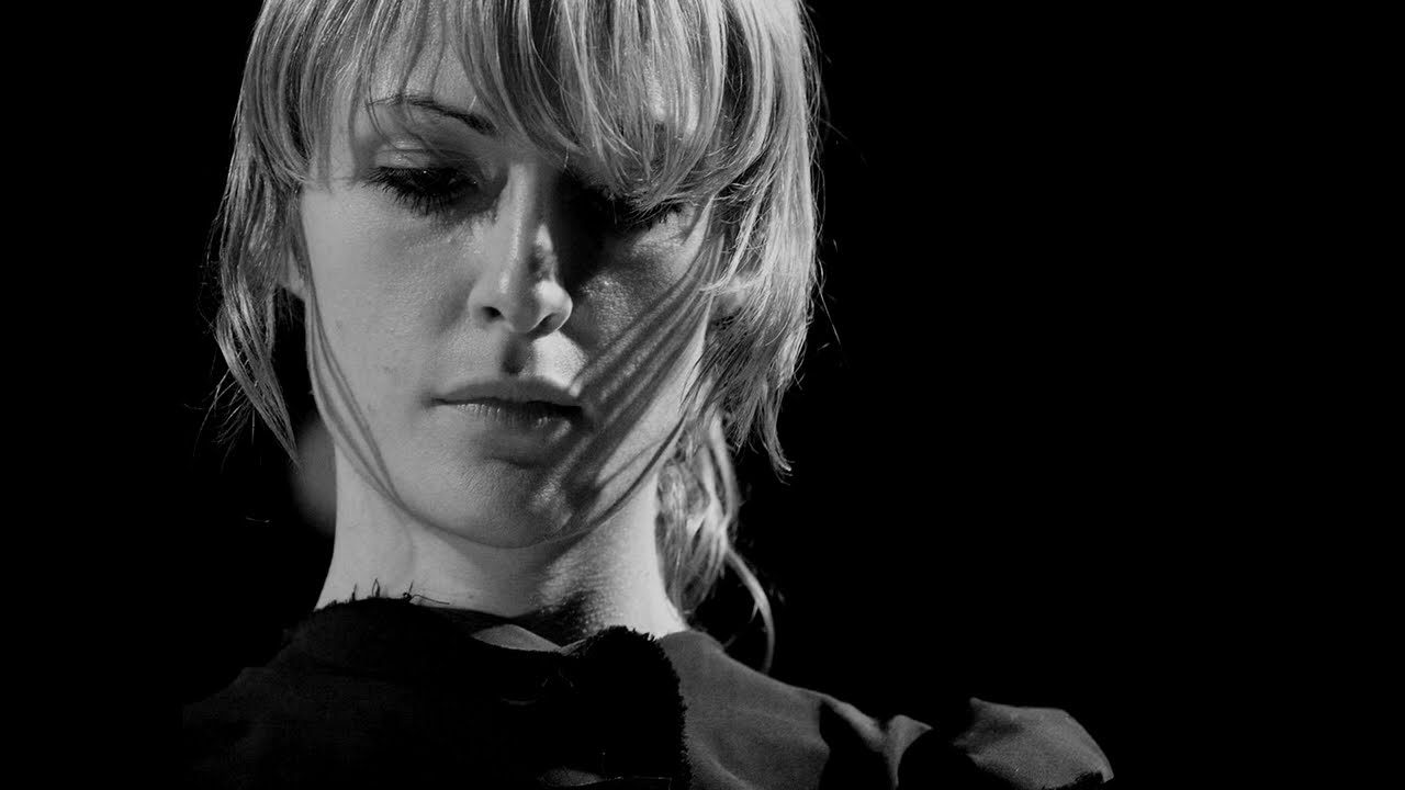metric — gold guns girls (slowed)