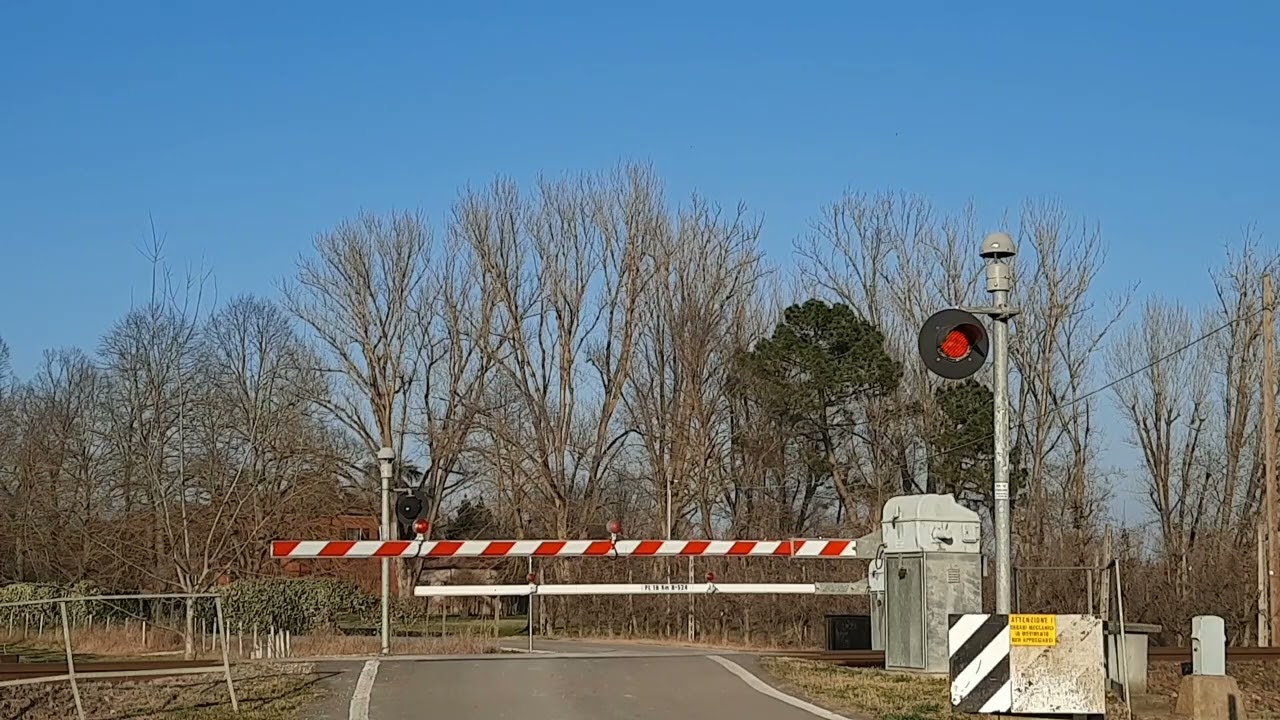 Passaggio a livello n.32 - Cocomaro di Cona - Via Colombara (km 8+524)