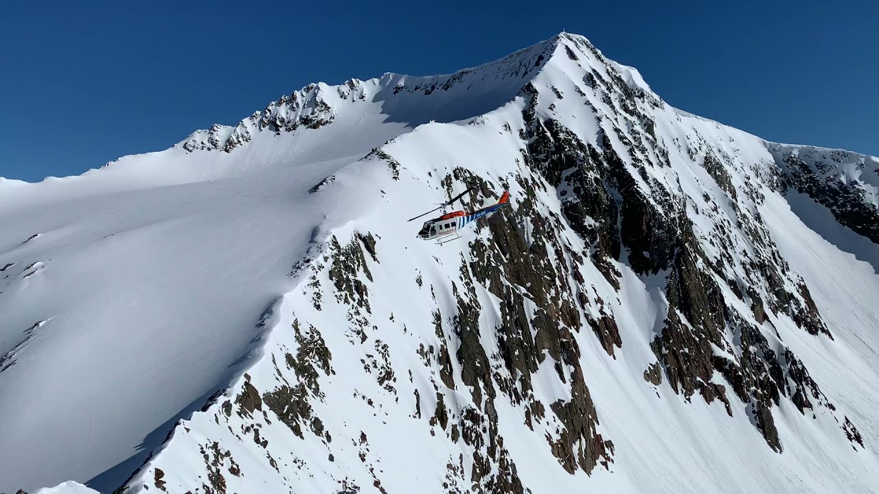 Bell 205 im Anflug am Becherhaus 3.195m