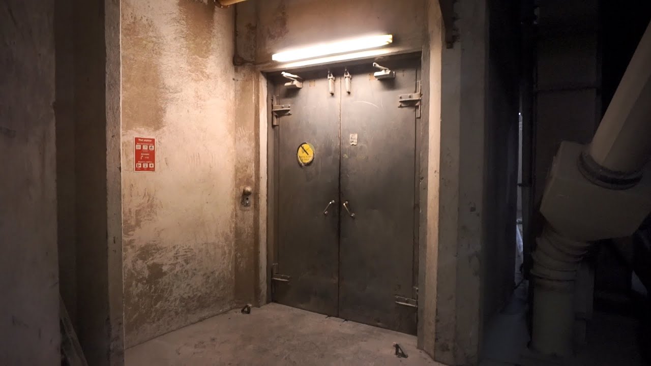 Industrial 1974 Siemens traction freight elevator @ Polensgade 2, Aarhus, Denmark