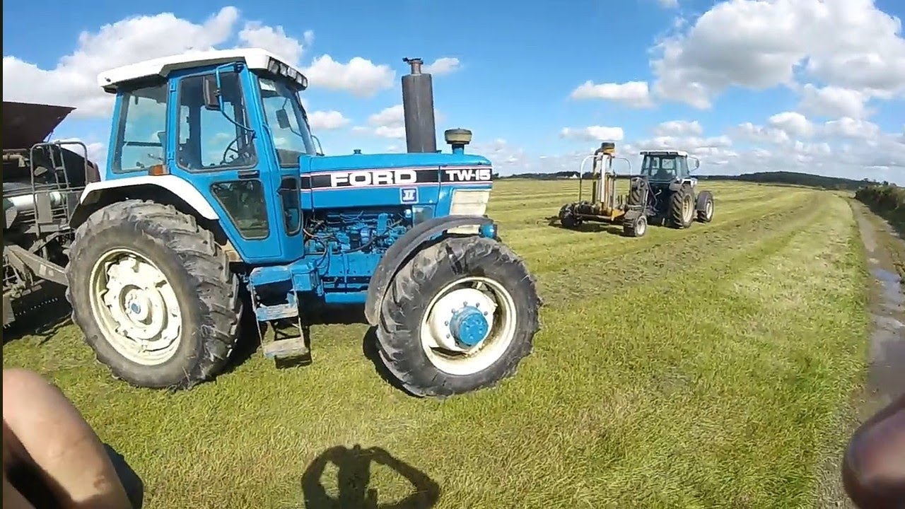 Raking and Baling - Ford TW15
