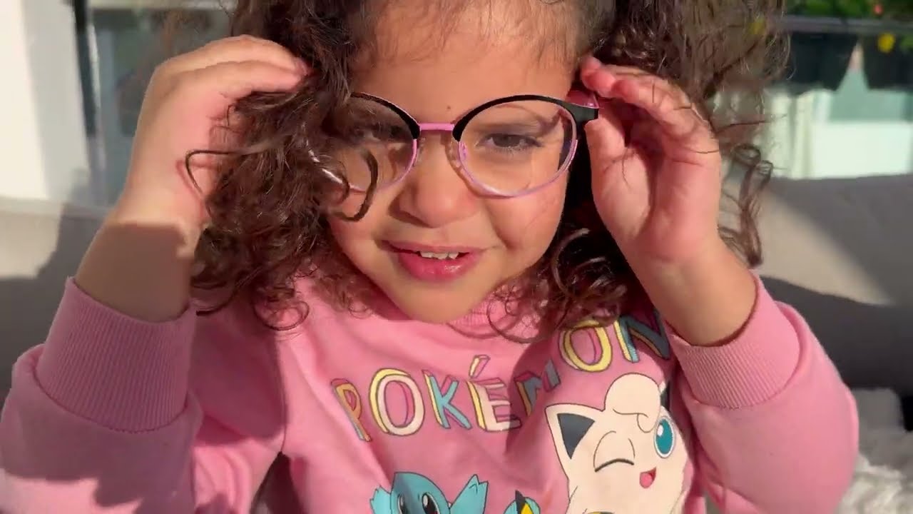 Amira fait la marchande de glace￼s 🍨 Amira plays  ice cream shop
