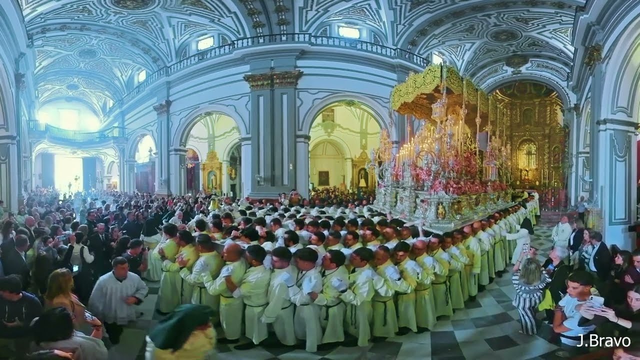 SALIDA DESDE EL INTERIOR DE SAN JUAN DE MARÍA STMA. DE LÁGRIMAS Y FAVORES (Málaga, 2025)
