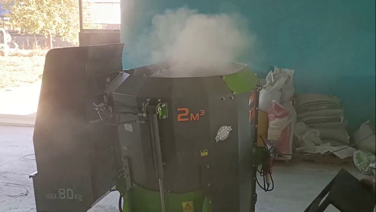 2 m³ ELEKTRİKLİ-ŞAFTLI DİKEY YEM KARMA MAKİNASI