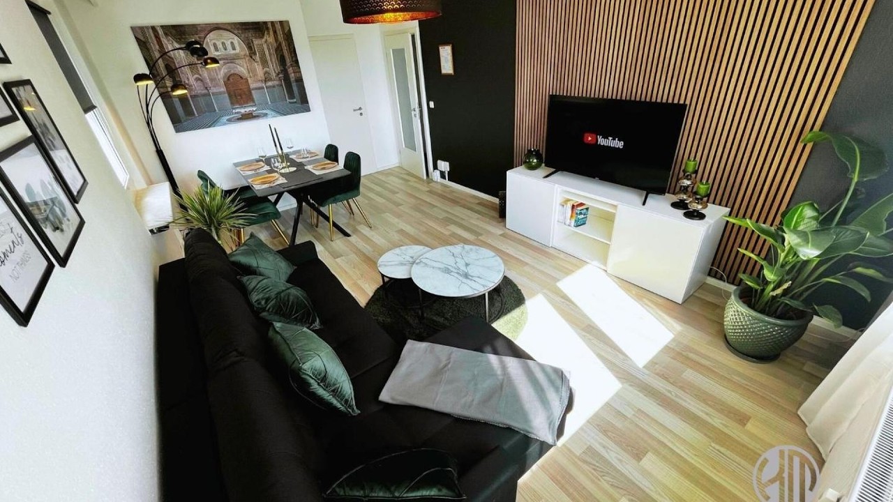 KMHosting Luxe Apartment Chemnitz-Zentrum | Chemnitz, Germany | Hotel Review ⭐