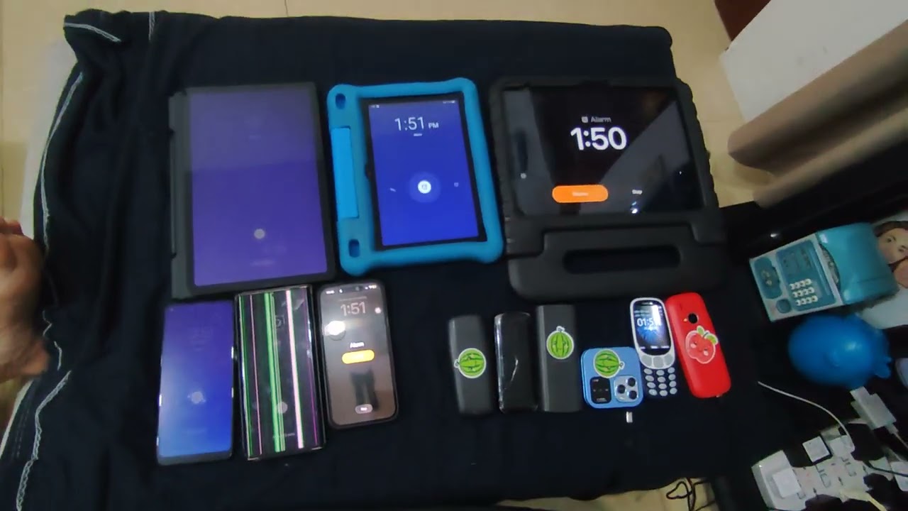 12 phones ringing at the same time (15 phones coming!)