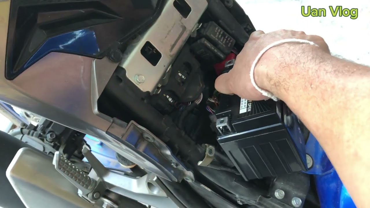เปลี่ยนแบต Kawasaki Z300 ปี 2018