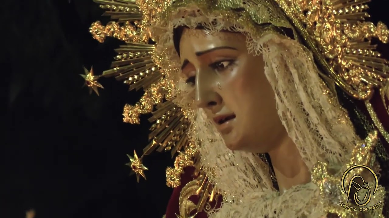 Entrada histórica de la Madre de los Desamparados del Parque Alcosa en la Iglesia Beata Ana María