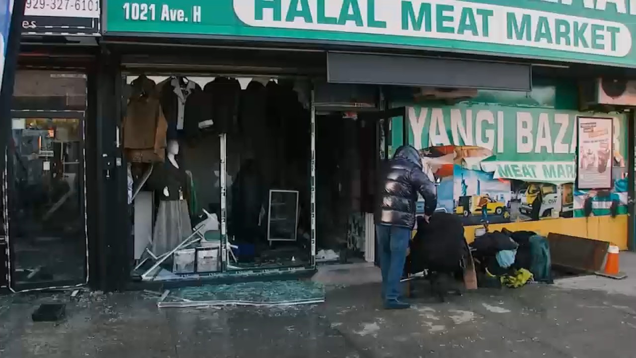 Fire tears through building housing row of businesses in Midwood, Brooklyn