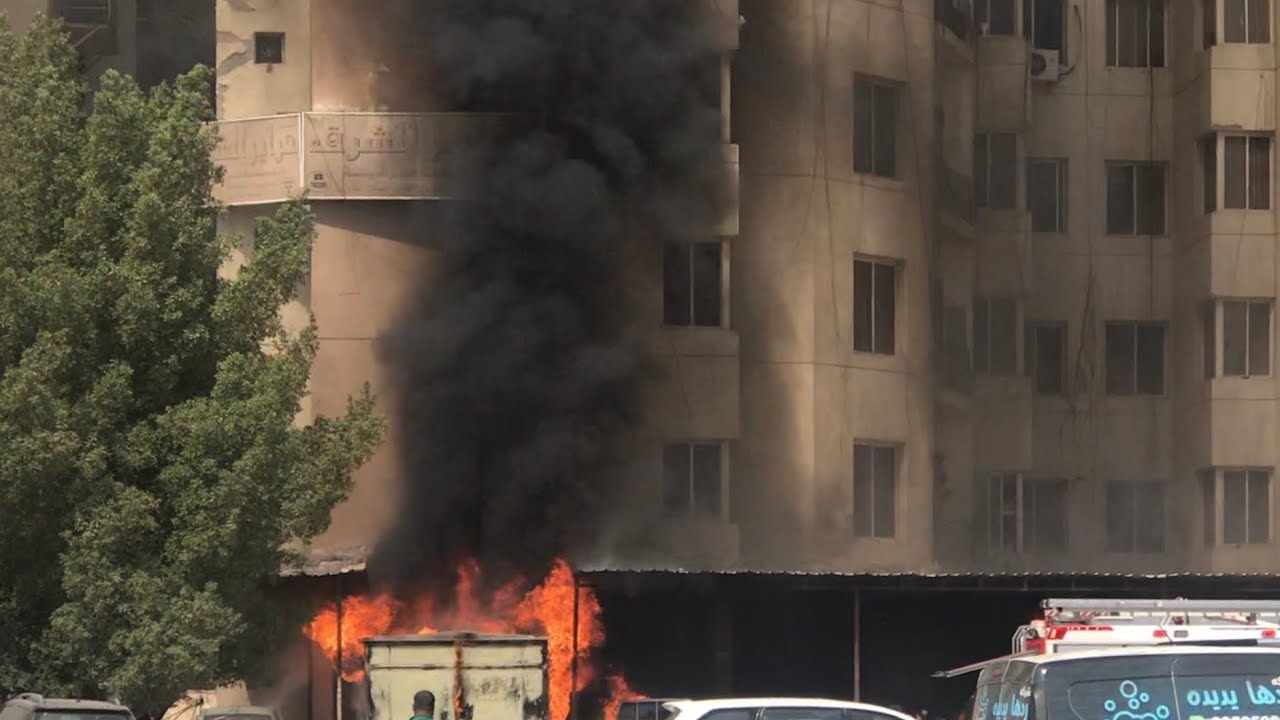 Building on fire in Maidan hawally #QUICKRESPONSEFIRETRUCK #kuwait