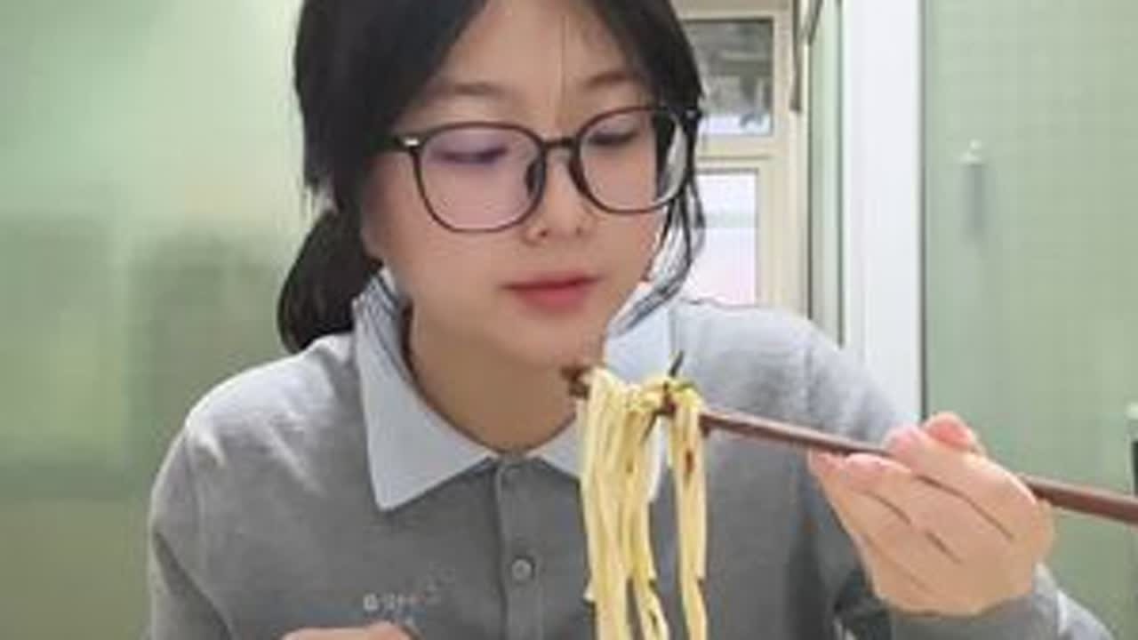 开学第一天有几个妈妈能睡好🥲有几个家长能不毛😣都是连滚带爬的吧😞#学生餐 #厨房日记 #开学吃什么 #开学第一餐 #vlog十亿流量扶持计划