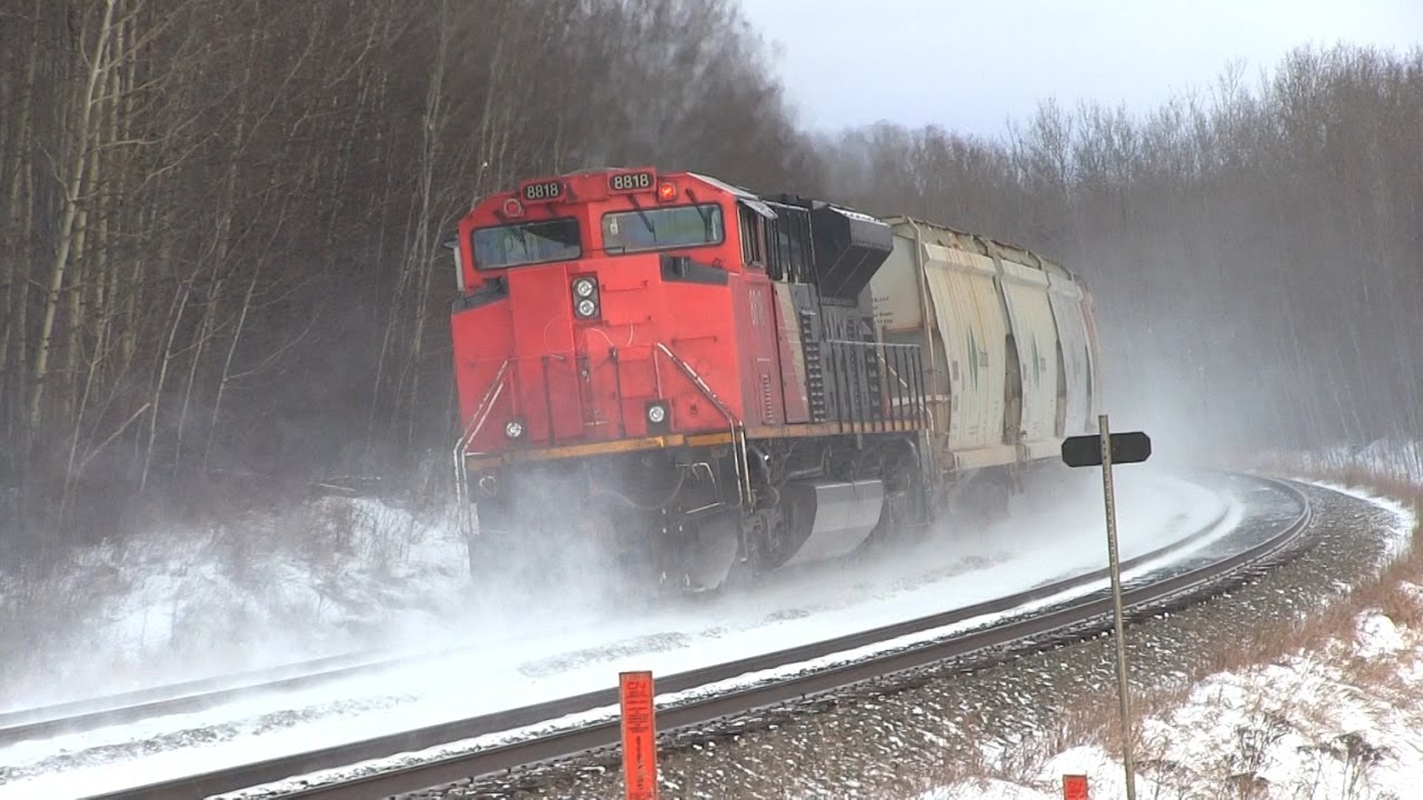 CN Train Spotting HD: ALMOST ALL ORANGE! | CN 8947 IC 1012 & DPU CN 8818 Leads B758 1/5 12/31/16