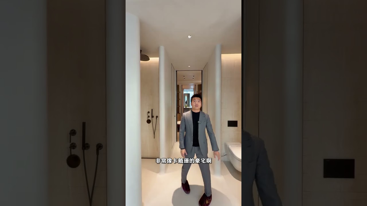 静安苏河湾660㎡现代极简，卡戴珊风别墅！翠湖五集汤臣设计师 Chris邵打造！每一帧都在审美上！12米横厅面宽，3.6米单层层高！250㎡南向花园！家庭影院，艺术创作空间，一应俱全！