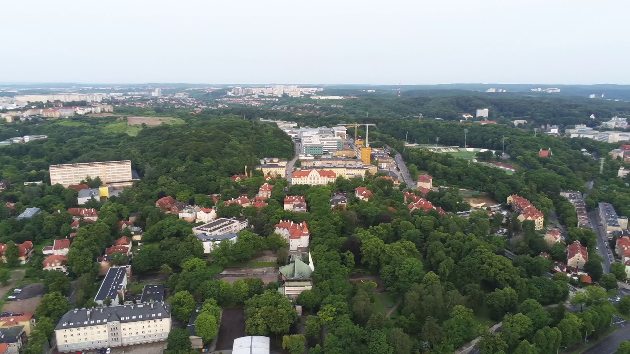 Gdańsk Aniołki + stocznia - panorama Gdańska widziana z drona. Widok z lotu ptaka