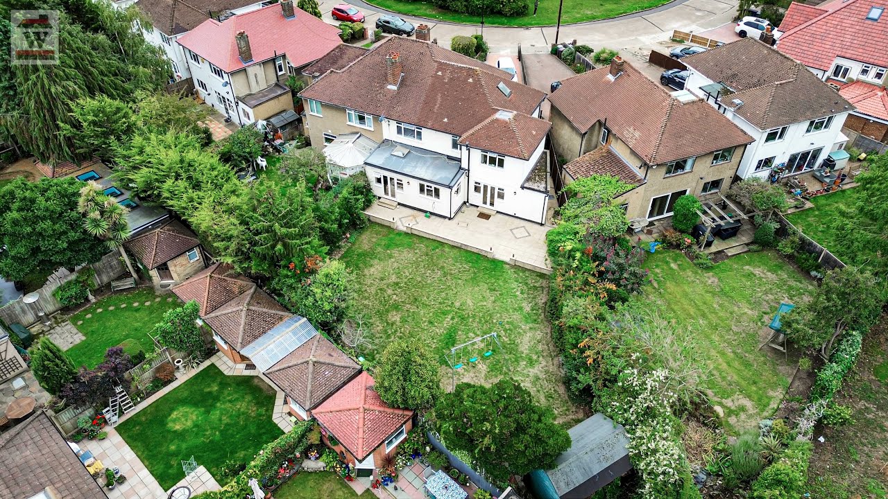 🏡 Substantial 1930s Extended Family Home in Prime Osterley Cul-de-Sac - Leigham Drive, TW7