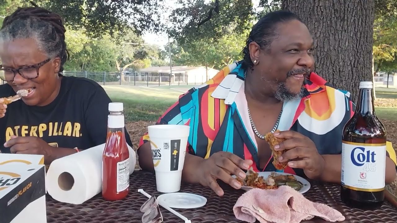 CHURCH'S CHICKEN muckbang at the park with @Yolanda-h8r5s  drinking a 40oz of COLT 45