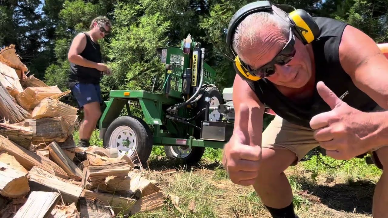 SUPERAXE WOODSPLITTER SPLITTING WOOD