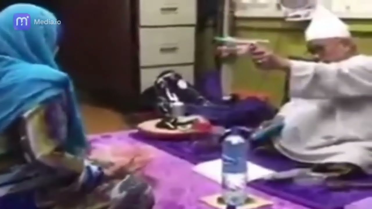 Lazerli oyuncak silahla cin çıkarma seansı