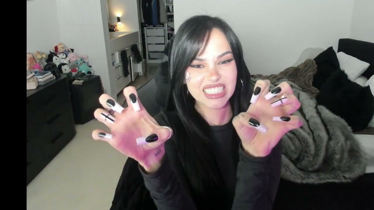 Maggie Lindemann Twitch stream on January 22, 2026 - 