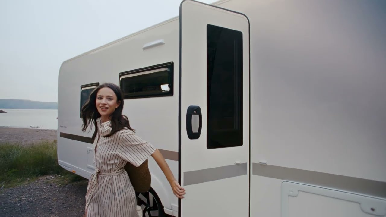 Officiel video: Ny Adria Adora 2026