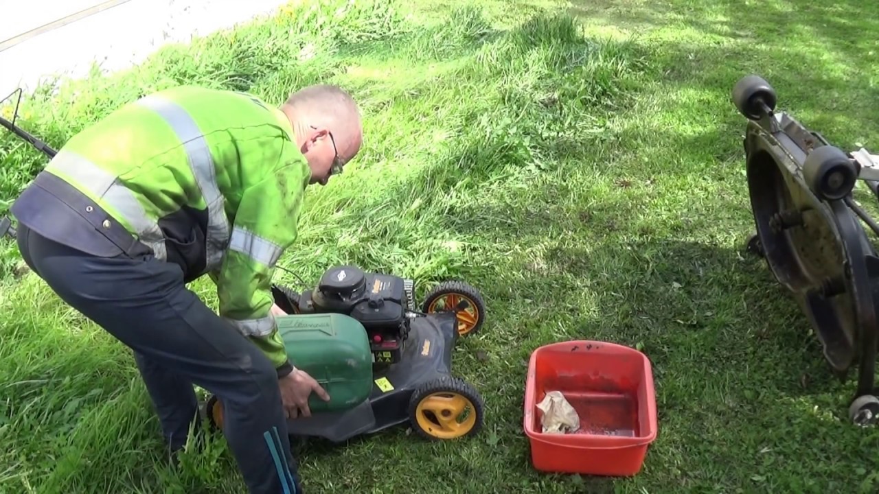 Työnnettävä Partner ruohonleikkuri. lähteekö käyntiin.