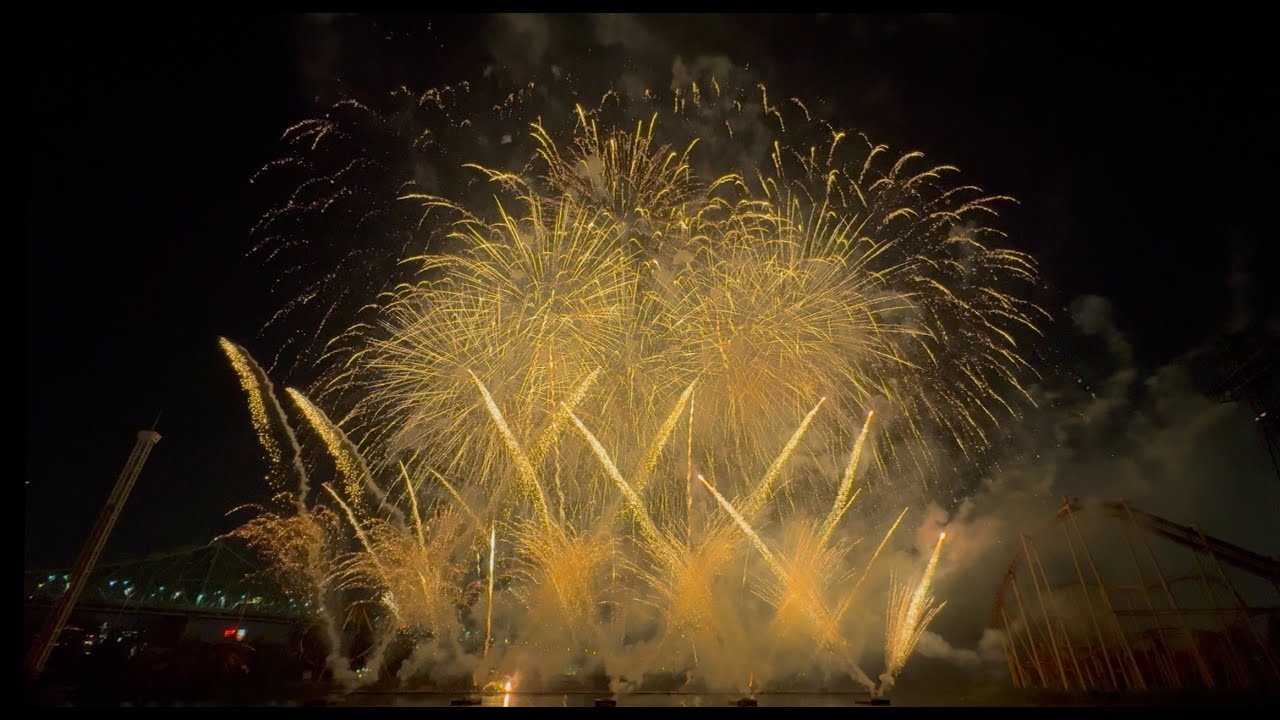 Feux d'artifice de la France 2025 ''fireworks'' par Lux Factory à La Ronde pour l'I.F.L.Q
