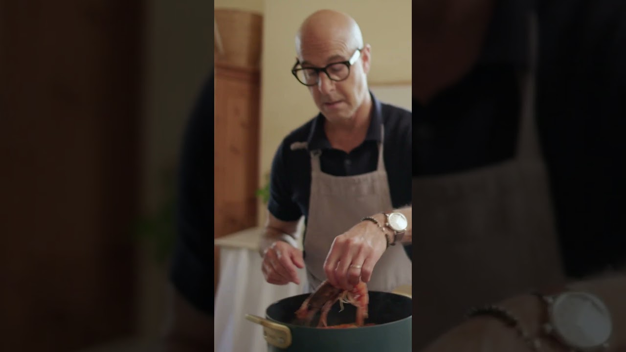 Stanley Tucci face tocană de pește #m&acirc;ncareitaliană #rețetădepește #stanleytucci #rețetăușoară