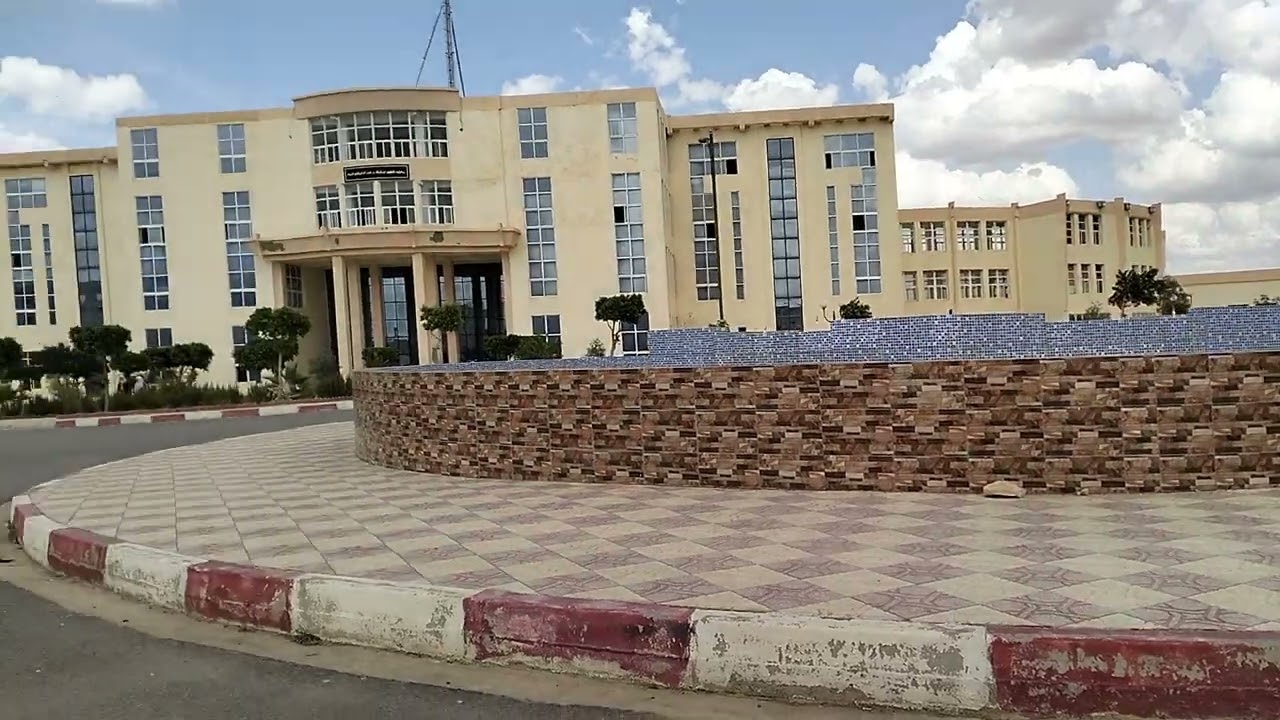 مناقشة الدكتورة الاستاذ كريم حرش بجامعة الشهيد أحمد زبانة ولاية غليزان 19_05_2023