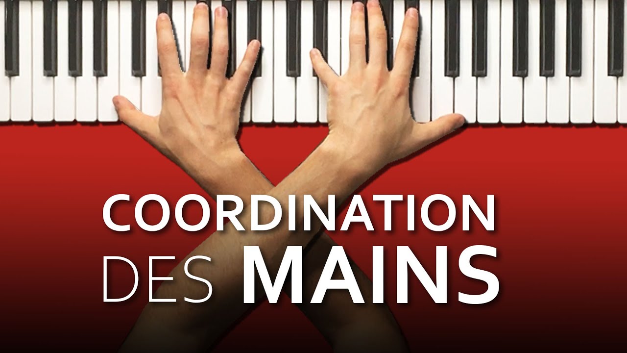 Jouer avec les deux mains au piano