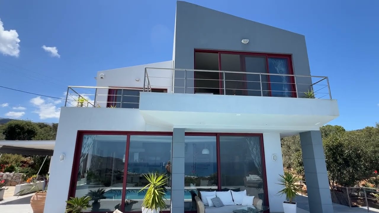 HMIL35- Μodern Villa With Gardens, Swimming Pool And Spectacular Sea Views.