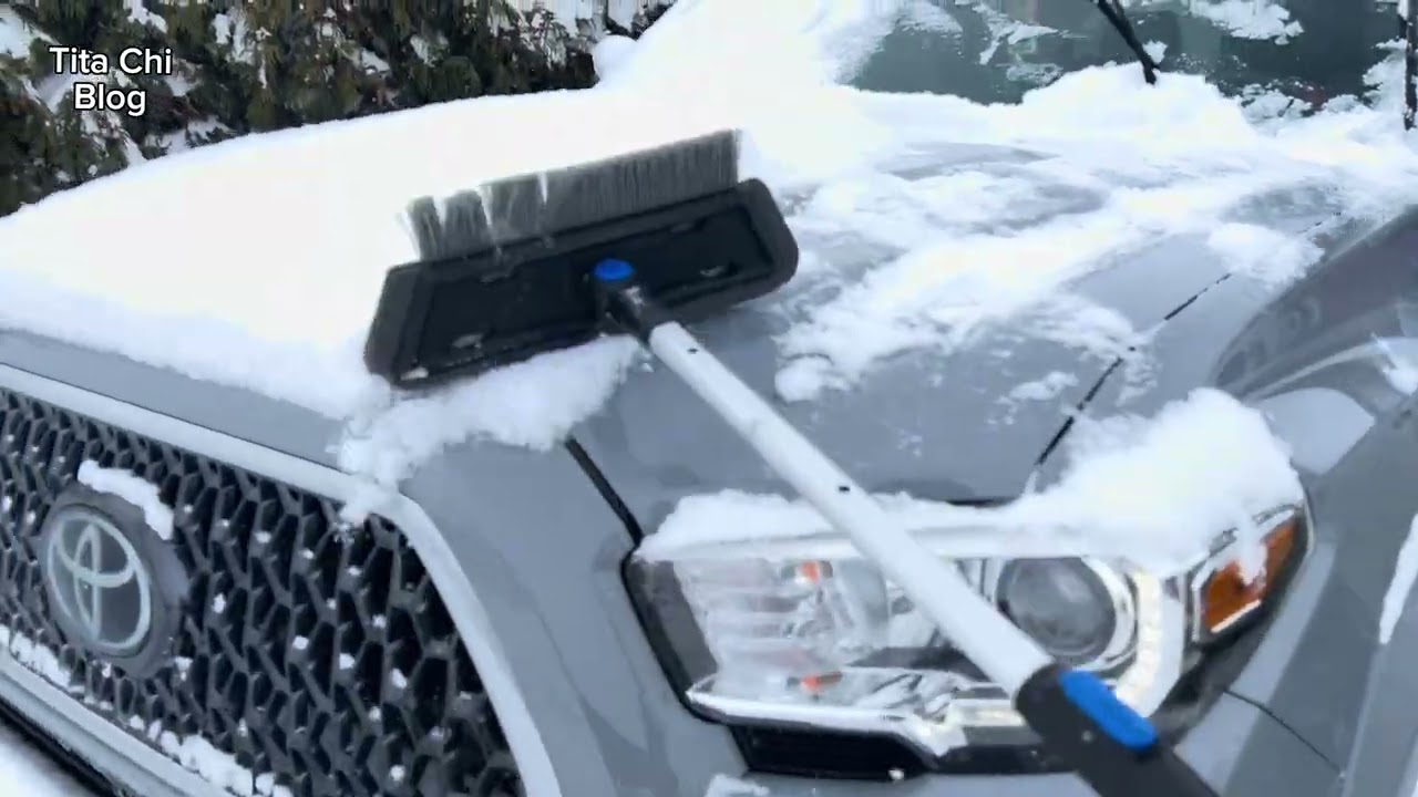 Brush dito, brush doon ng snow. Ganito kami bago pumasok sa work. #snow #trending #video 
