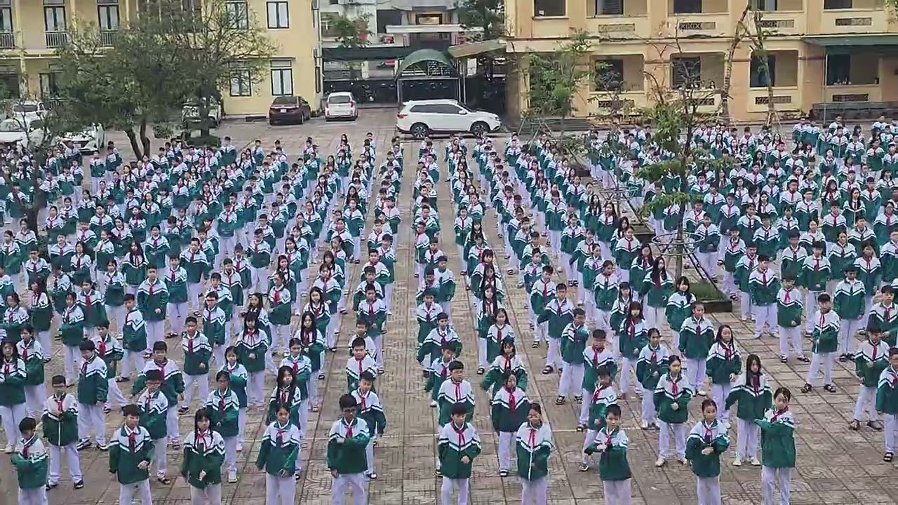 Màn đồng diễn của Hs tr Thcs Ng Du