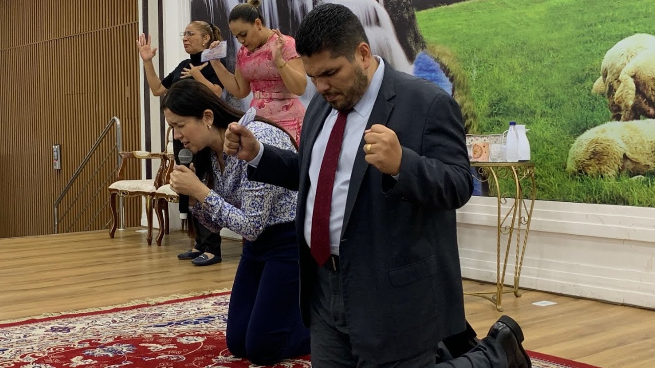 DOMINGO DE SANTA CEIA - BISPO THIAGO CIANI E PASTORA JANAÍNA