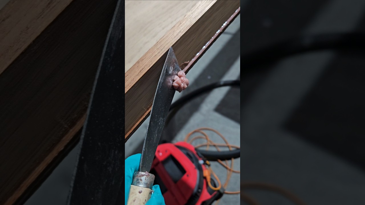Sticky business ! I glued together two boat hatches and made epoxy fillets. 
