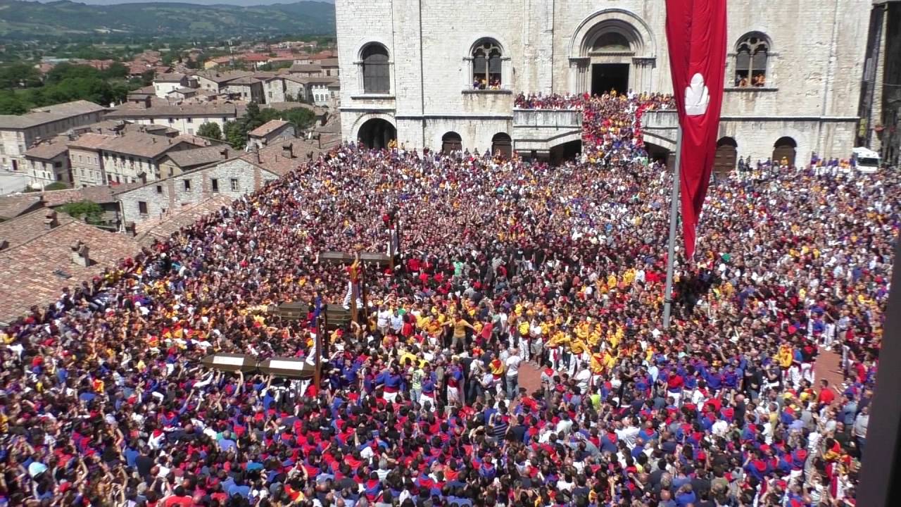 Ceri mezzani 2016, l'Alzata in piazza Grande