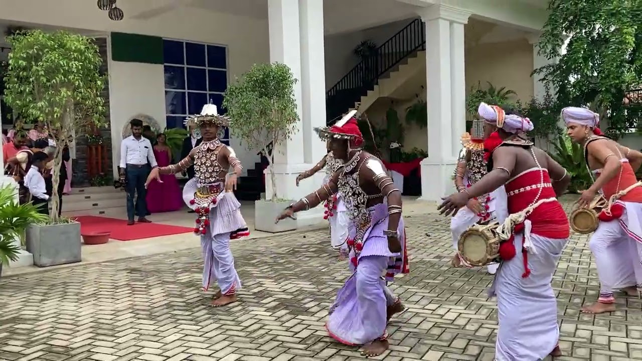 ලස්සන කවි ටිකක් එක්ක ලස්සන වැඩක්🥰
