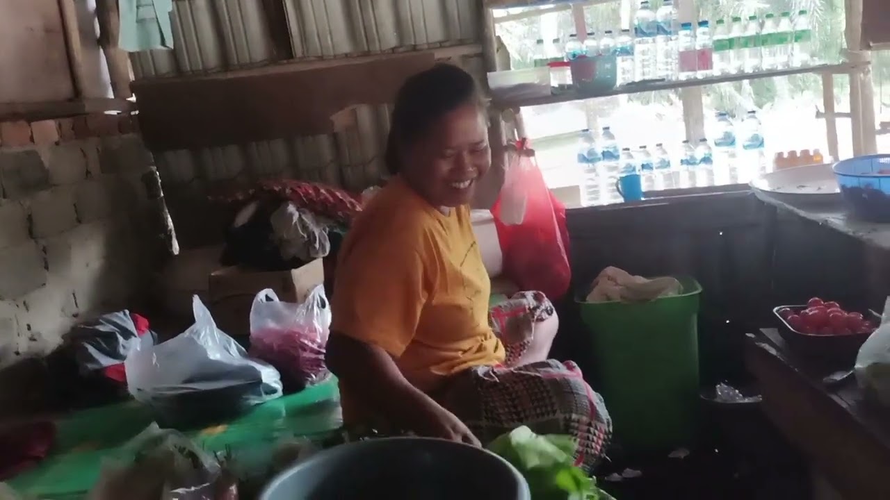 Pak Hasibuan belanja ke sungai salak 