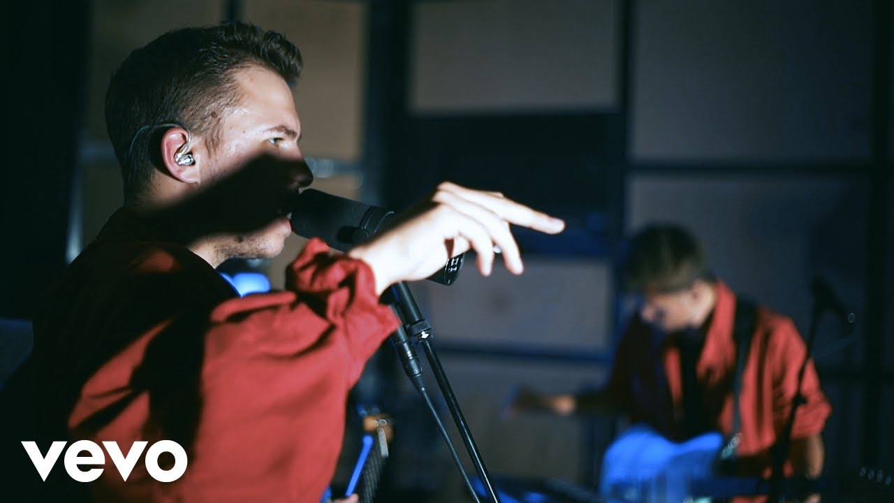 APRE - Everybody Loves You (Live At Resident Studios, London, 2018)