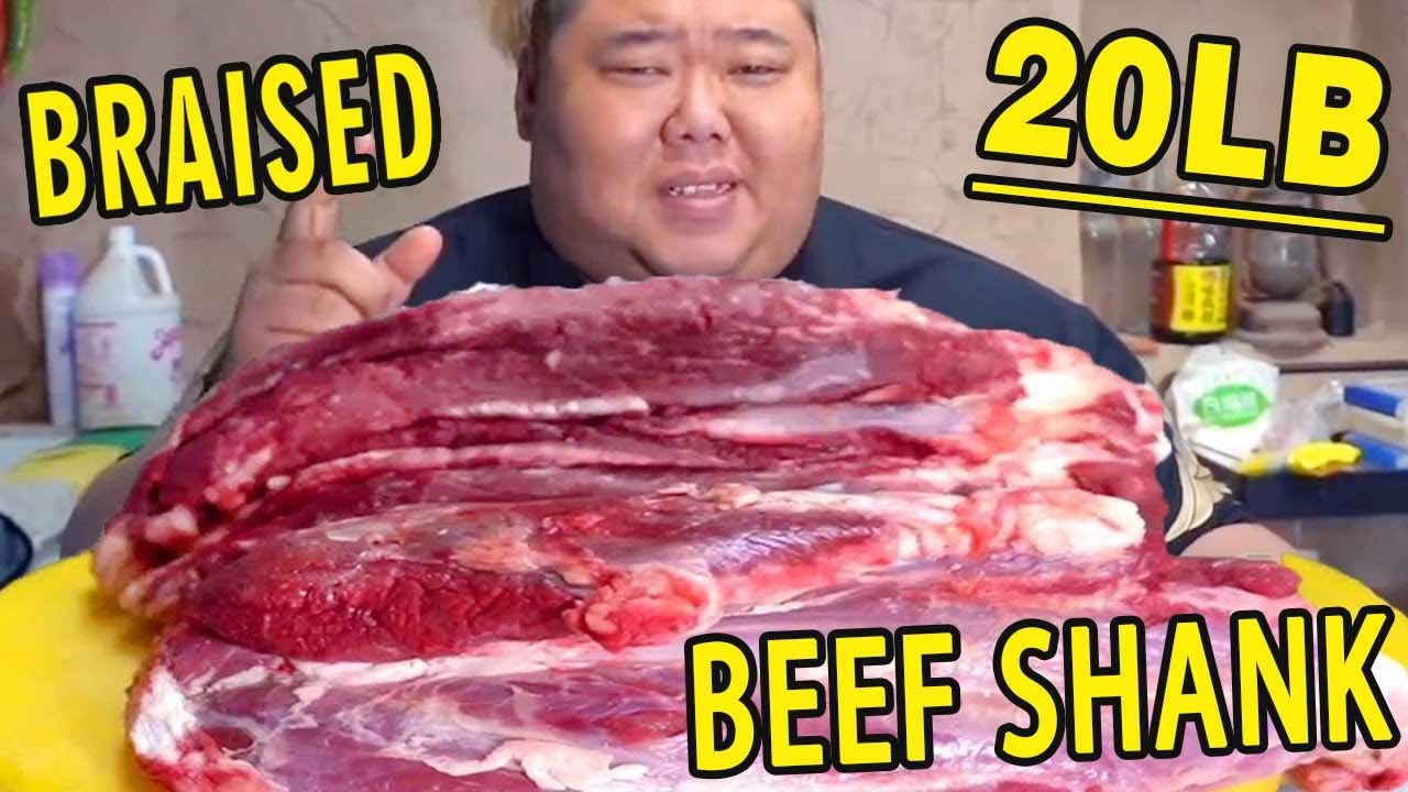 Brother Monkey stewed 20 pounds of beef shank. It was so exciting to eat meat and drink alcohol.